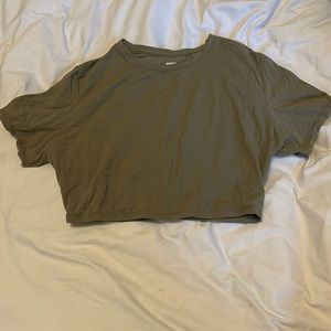 Skim khaki super cropped fits everyone shirt